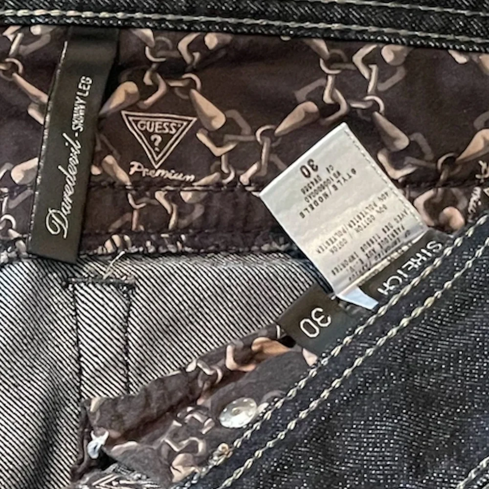 GUESS PREMIUM Dark Wash Skinny Leg Jeans - Size 30 - Picture 9 of 9
